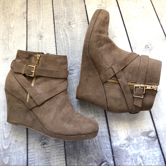 Dolce Vita Shoes - Dolce Vita Tan Wedge Buckle Booties SZ 9.5